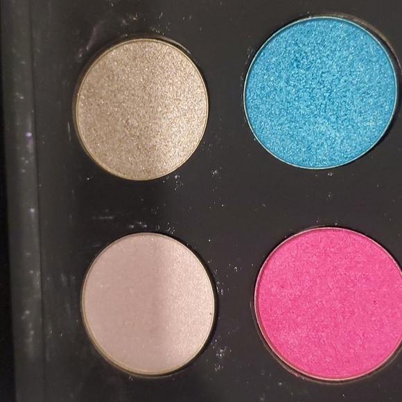 Make up for ever eyeshadow palette - Picture 2 of 6